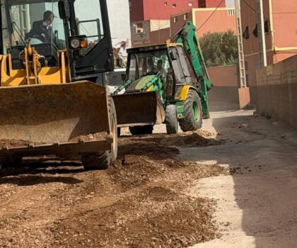 آليات بيوكرى خارج النفوذ الترابي… من يحاسب على تبذير المال العام وتجاهل أحياء تستغيث؟”