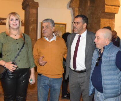 “العربي الرطل: حين يتحول الماء إلى ذاكرة والفنتازيا إلى واقع بصري”