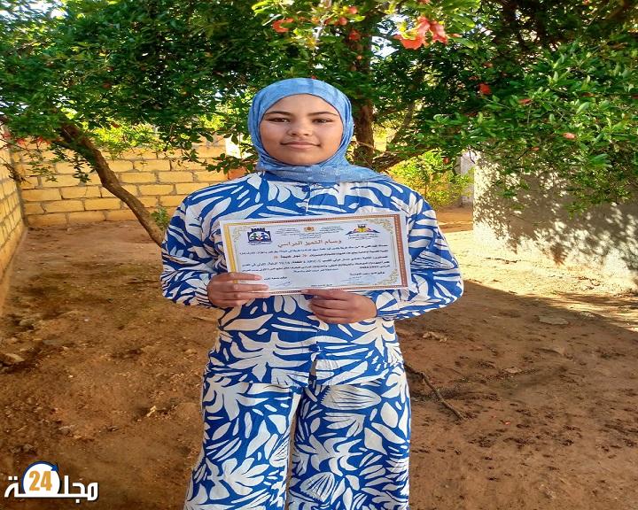 تفوق دراسي لافت: خديجة نجار تتوج بوسام التميز بمعدل 19.14 برسم الموسم الدراسي 2025/2026 بإعدادية القصيبة بالجديدة