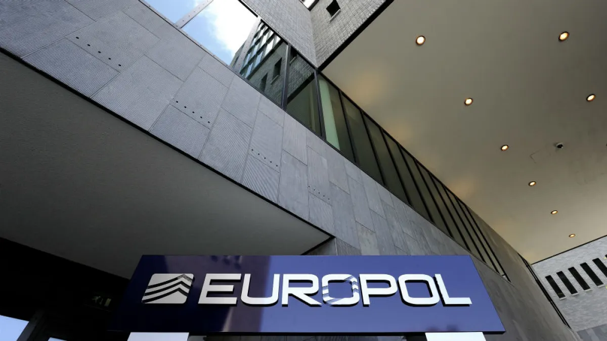 تفكيك شبكة دولية لتهريب المهاجرين…و توقيف 19 شخصا بأوروبا