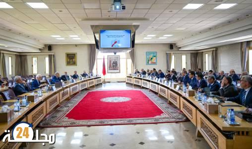 وزير الداخلية يعقد لقاء مع قادة الأحزاب السياسية للتحضير للانتخابات التشريعية المقبلة