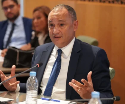 وزير الصناعة والتجارة يقود وفدا مغربيا إلى فنلندا لتعزيز الشراكة الاقتصادية وإحداث مجلس للأعمال