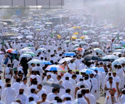توافد حجاج بيت الله الحرام إلى مشعر منى لقضاء يوم التروية وسط منظومة خدمات متكاملة
