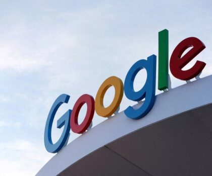 google تحدث ميزة البحث بالذكاء الاصطناعي وتدمج منصات النقاش لتقديم إجابات أشمل