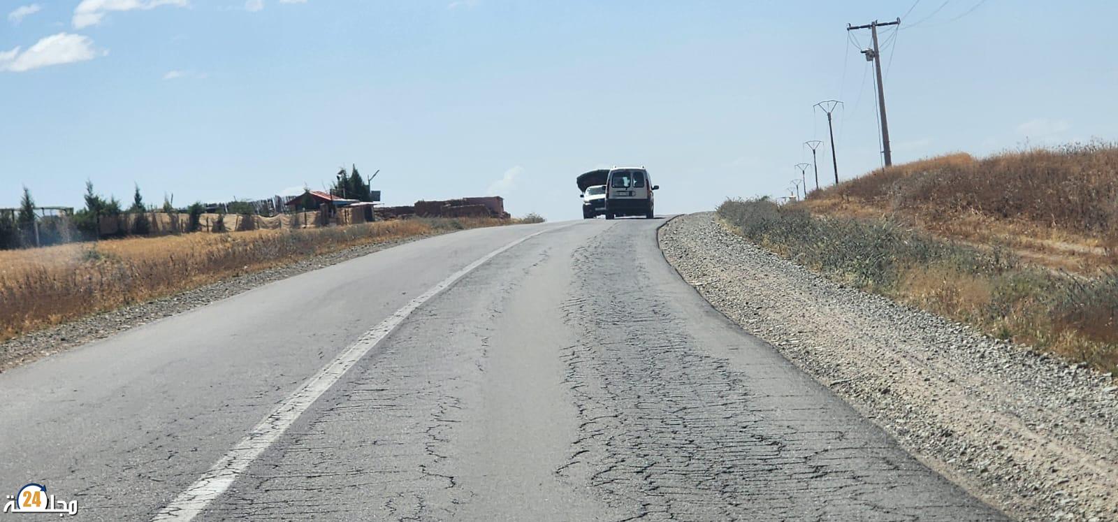 الطريق الجهوية 206 بين بن جرير وسيدي بنور تتحول إلى “فخ للموت” وسط مطالب عاجلة بالتدخل