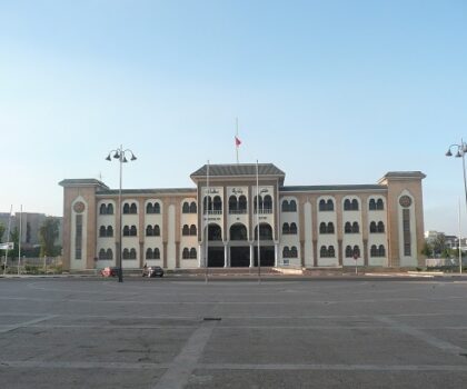 صمت داخل جماعة سطات يثير الجدل.. مرصد حقوقي يلوّح باللجوء إلى محكمة جرائم الأموال