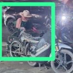 فضيحة بالجديدة.. سيدة تدعي حارسة للسيارات وتنتحل صفة معاقة وتفرض رسوما بالقوة وسط صمت مريب