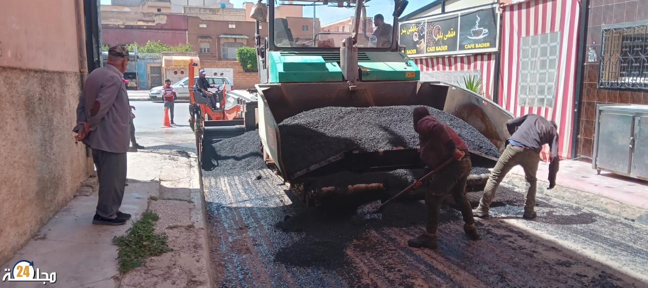 المجلس الجماعي لابن أحمد يطلق أشغال تزفيت الأزقة والدروب لتعزيز البنية التحتية وتحسين ظروف التنقل
