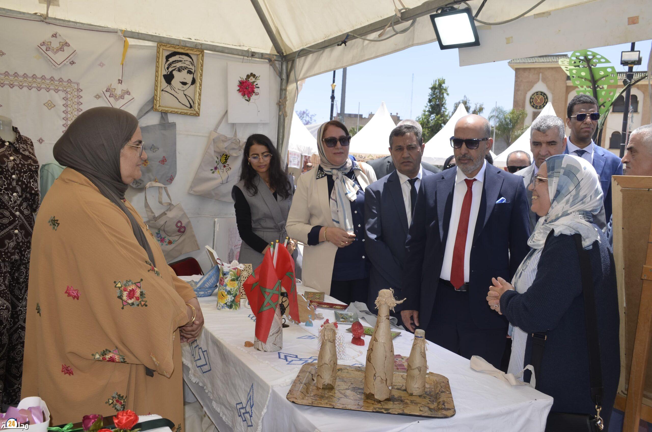 عمالة سطات : تكثيف الحملات بالاسواق ومولاي حبوها يتفقد ها بالسيارة وبطائرة الدرون
