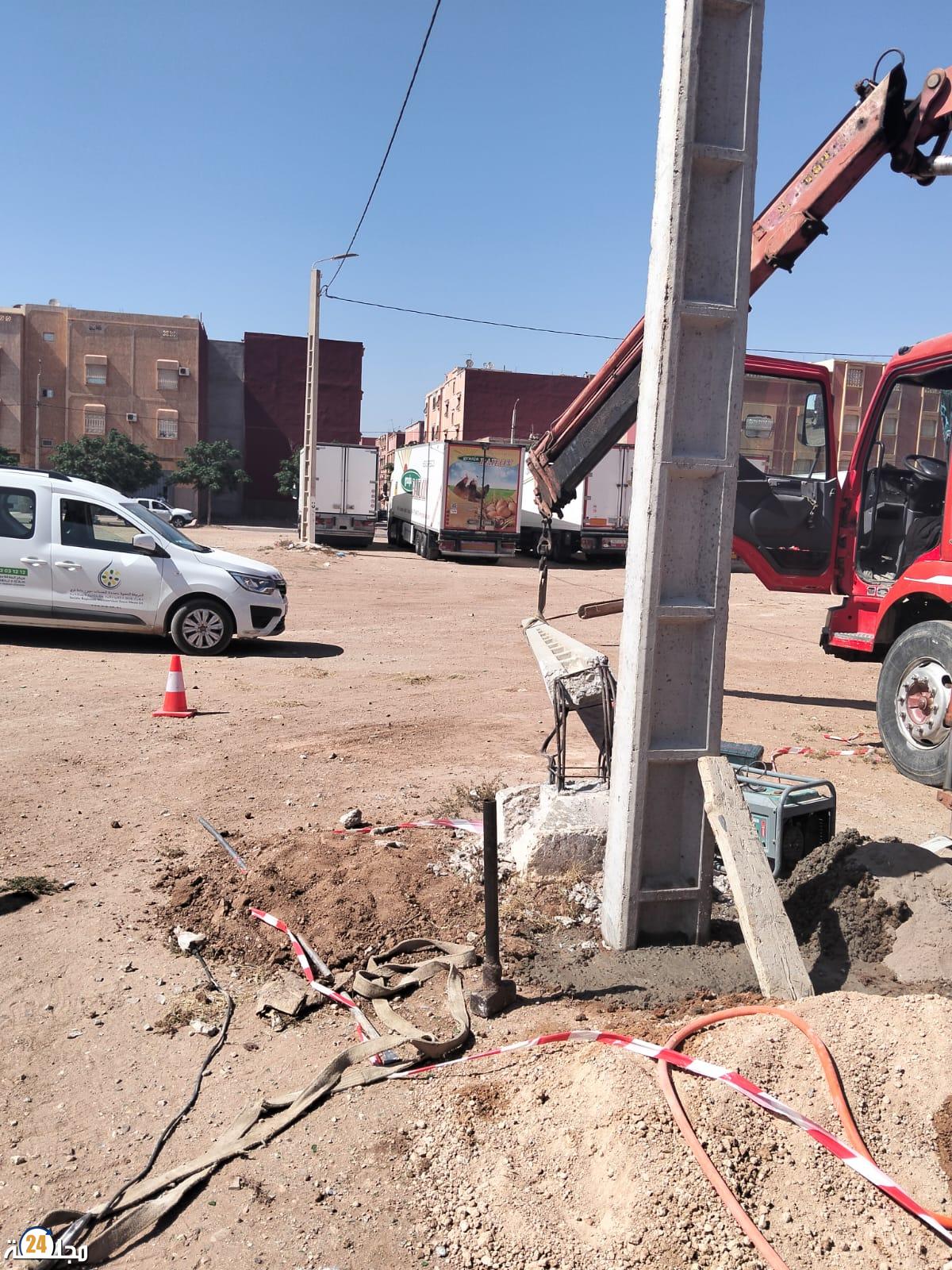 تدخل عاجل لإصلاح عمود كهربائي مهدد بالانهيار بحي الفتح بمدينة بات ملول