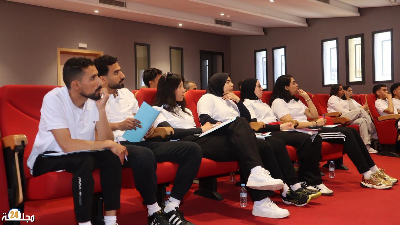 القرية الرياضية أولماس : دورة تكوينية في البادمنتون … يكرس جيلا جديدا من الأطر التقنية