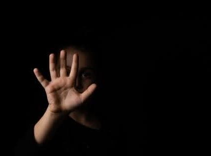 توقيف أربعيني بسطات للاشتباه في تعنيفه ابنه القاصر بعد تفاعل أمني سريع مع معطيات إعلامية