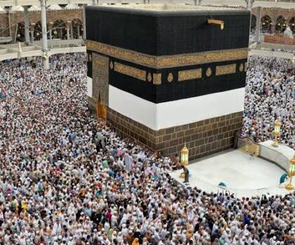 حجاج بيت الله الحرام يؤدون طواف الإفاضة في أجواء إيمانية وخدمات متكاملة