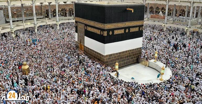 حجاج بيت الله الحرام يؤدون طواف الإفاضة في أجواء إيمانية وخدمات متكاملة