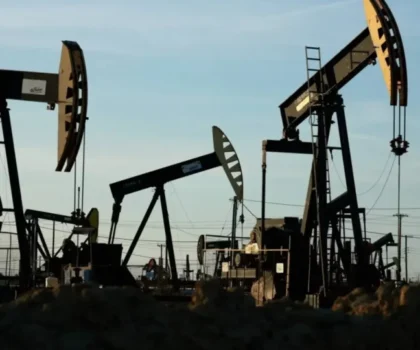 النفط ينتعش مجددا..الأسواق تترقب إتفاقا قد يغير موازين الشرق الأوسط
