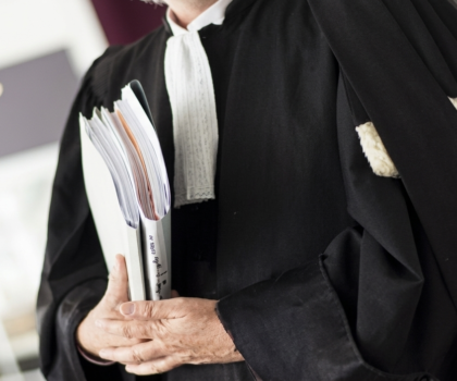 المحامون يواصلون مقاطعة المحاكم ويطالبون بتدخل عاجل لأخنوش لإنهاء أزمة قانون المهنة