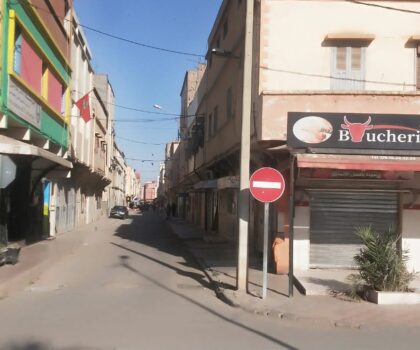 ساكنة زنقة الرماني بحي الفتح خريبكة تطالب الشركة المتعددة الخدمات باستبدال قناة الصرف الصحي