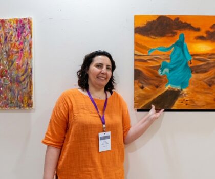 الفنانة التشكيلية حسناء الشرتي تتألق في افتتاح ملتقى الوحدة الدولي للفنون التشكيلية بالدار البيضاء