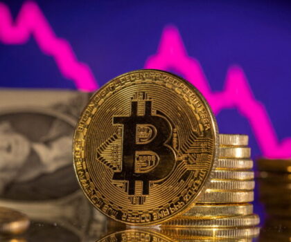 البيتكوين يكسر حاجز 60 ألف دولار لأول مرة منذ سنوات..هل بدأ موسم التصحيح ؟