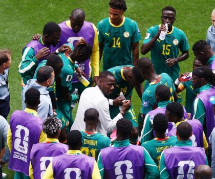 رئيس الاتحاد السنغالي يثير الجدل بعد كشفه تخصص طبيب المنتخب في أمراض النساء والتوليد