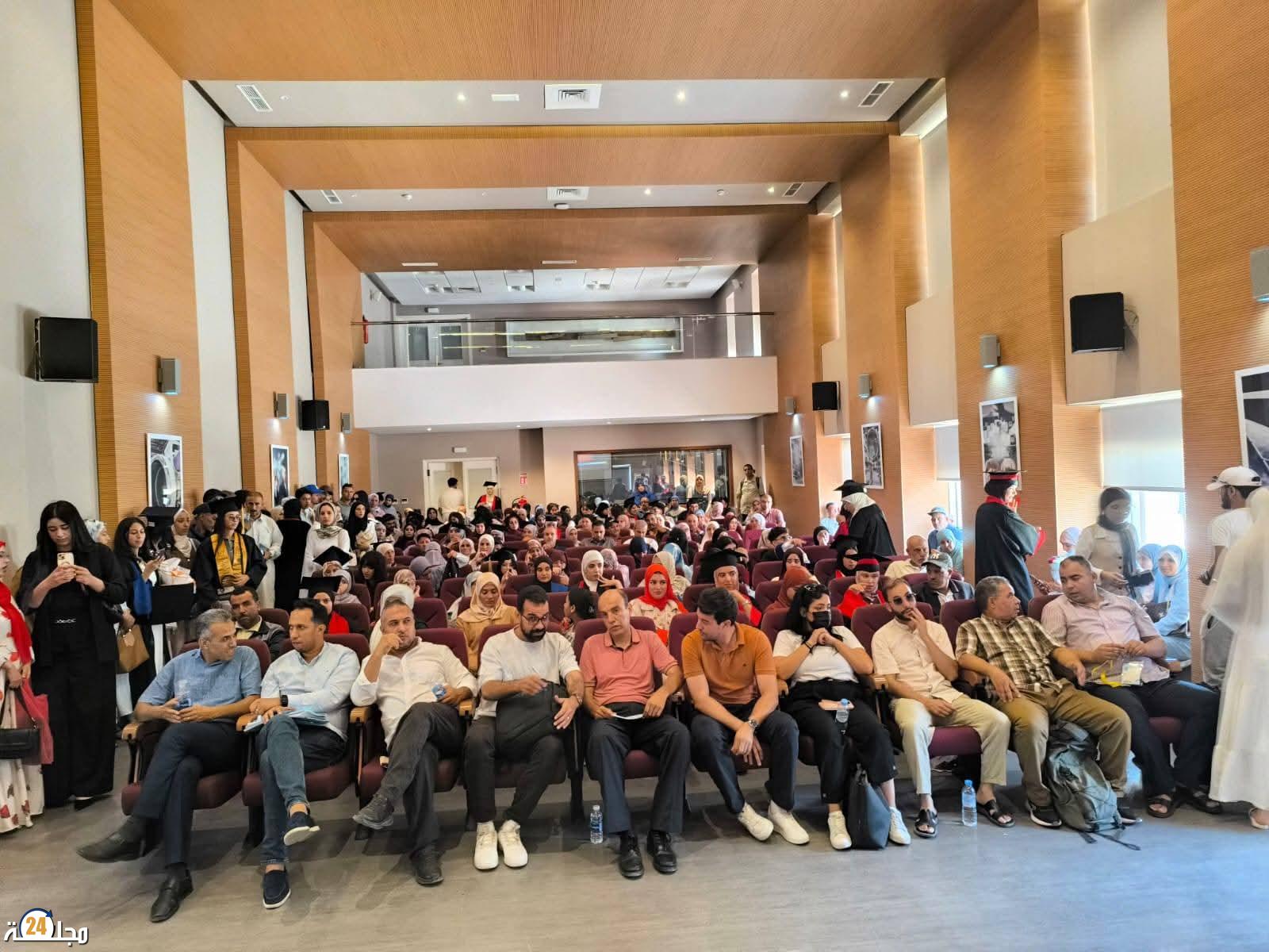 كلية اللغات والفنون والعلوم الإنسانية بجامعة الحسن الأول تحتفي بتخرج الفوج الثالث في أجواء أكاديمية متميزة..