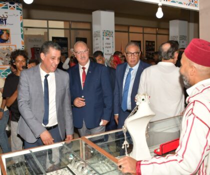 انطلاق الدورة الـ14 لمهرجان “تيميزار” للفضة بتيزنيت وسط حضور رسمي واحتفاء برواد الصياغة الفضية.