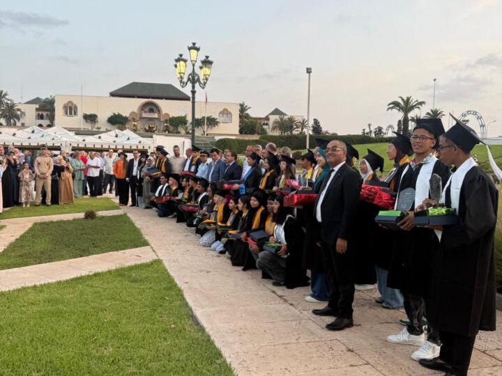 التميز عنوان المرحلة.. عامل ابن مسيك يكرم المتفوقين والأطر التربوية في احتفاء بالمدرسة العمومية