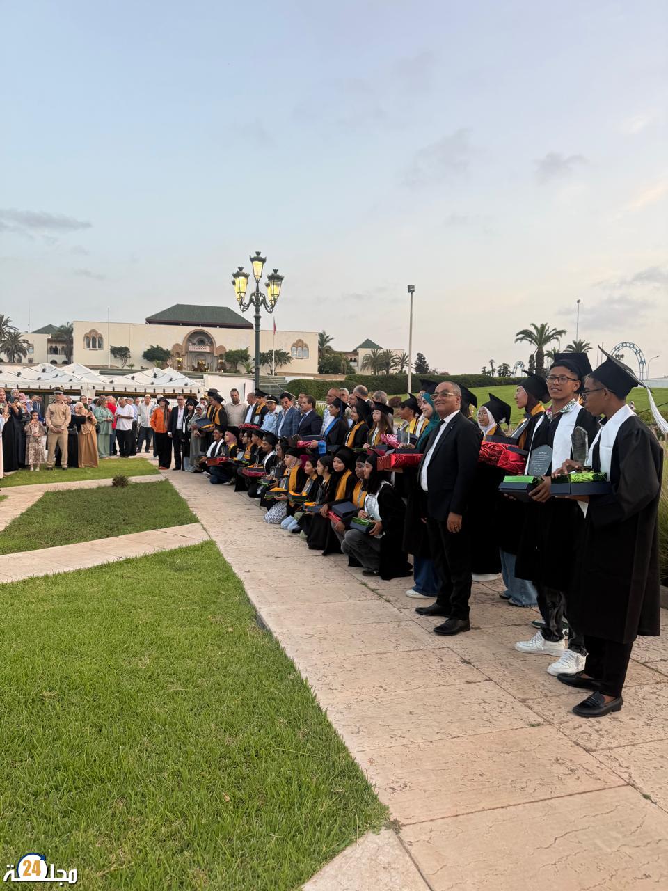 التميز عنوان المرحلة.. عامل ابن مسيك يكرم المتفوقين والأطر التربوية في احتفاء بالمدرسة العمومية