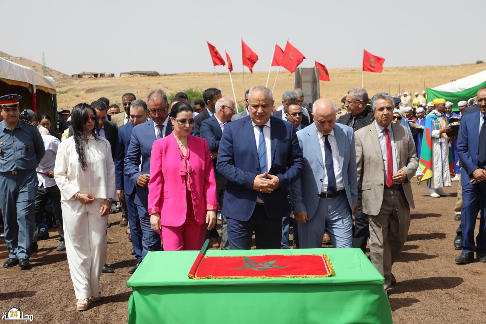 عامل إقليم خنيفرة يعطي انطلاقة مشاريع طرقية وإنارة عمومية بأجلموس بكلفة تناهز 19 مليون درهم
