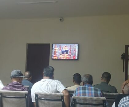 رئيس جماعة أولاد افريحة لم يُصلح جهاز التلفاز قبل مراسم الخطاب الملكي.. والحاضرون حُرموا من متابعة خطاب العرش