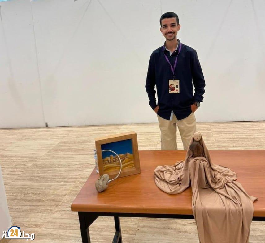 رشيد واجدو يتألق في ملتقى الوحدة الدولي للفنون التشكيلية بإبداع يحول الحجر إلى ذاكرة تنبض بالهوية والجمال