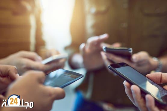 دراسة تحذر: هاتفك الذكي يعيد برمجة دماغك ويجعل التركيز والتعلم أكثر صعوبة
