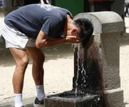 أخصائية تحذر: الطقس الحار يزيد من لزوجة الدم ويهدد صحة القلب والأوعية الدموية