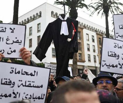 المحامون يواصلون شل المحاكم احتجاجا على مشروع قانون المهنة في انتظار كلمة المحكمة الدستورية