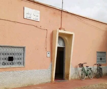 حين تُغلق الأبواب في وجه العلم… من يواسي ثلاثين أسرة تُركت لمواجهة المجهول؟