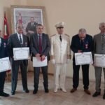 عامل إقليم النواصر يترأس مراسيم تحية العلم و يوشح عددا من أطر التربية الوطنية المحالين على التقاعد اعترافا بعطائهم المهني