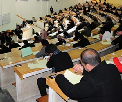 جدل واسع ورفض قاطع لفرض رسوم باهظة على الطلبة الموظفين بالجامعات المغربية
