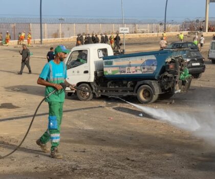 عودة الهدوء إلى محيط معبر سبتة والفنيدق واستنفار لتنظيف وإعادة تأهيل المنطقة