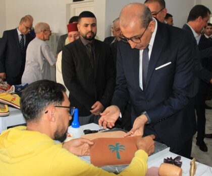 عامل الصبتي يشجع إبداع شباب الجبل
