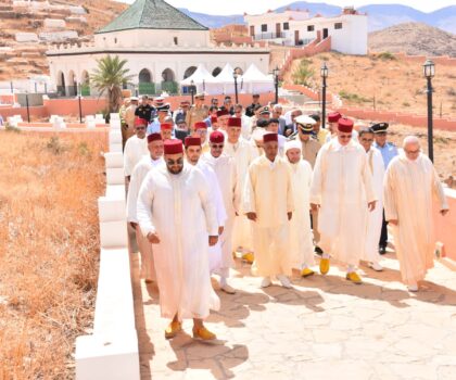 الحاجب الملكي يحل بسيدي أحمد أوموسى حاملا عناية ملكية لعدد من الفئات الاجتماعية.