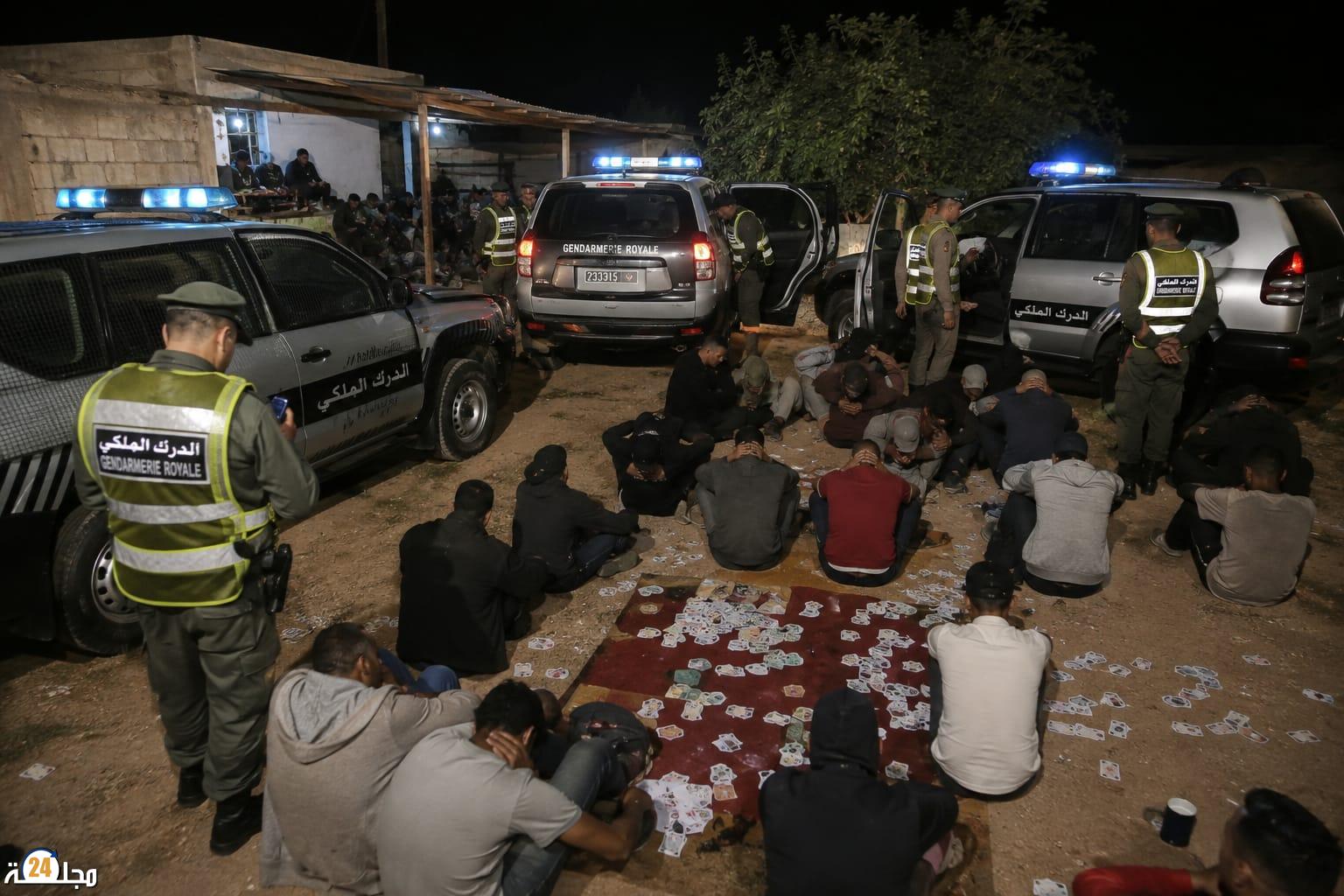 عاجل.. الدرك الملكي بأولاد فرج يداهم وكراً للقمار ويوقف حوالي 20 شخصاً