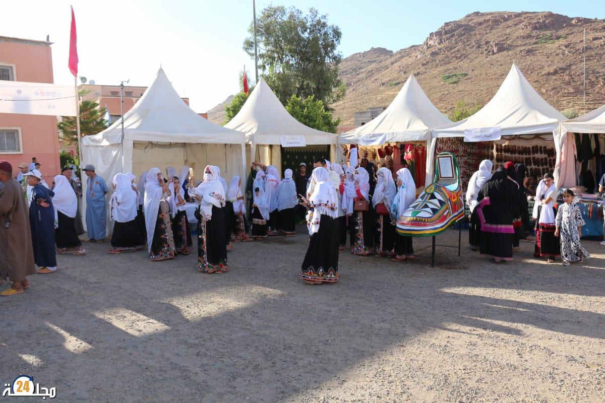 الزي النسائي بين تافراوت وإداوسملال.. الأسود في تافراوت وثنائية الأسود والأبيض في إداوسملال.