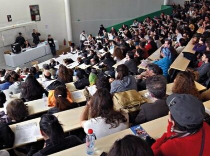 رسوم تسجيل الموظفين والأجراء بالجامعة.. بين الحق في التكوين وأولوية الطالب المتفرغ