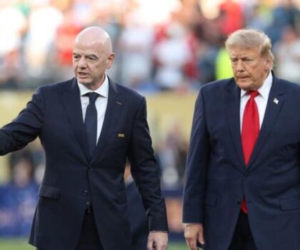 ترامب يتدخل لدعم إنفانتينو ويحذر الفيفا من استبداله