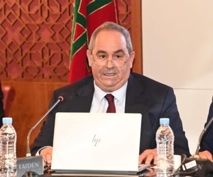 الموظفون والأجراء يقررون الاحتجاج أمام البرلمان رفضا لرسوم التوقيت الميسر والمطالبة بمجانية التعليم