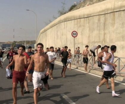 مساع إسبانية لإدراج سبتة ومليلية تحت مظلة الناتو.. توظيف لورقة الهجرة وضغوط أوروبية على الرباط