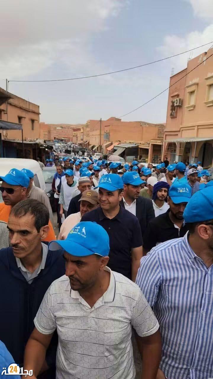 حملة «الأحرار» تحط رحالها بمركز أيت الرخا في محطتها الانتخابية الثالثة.