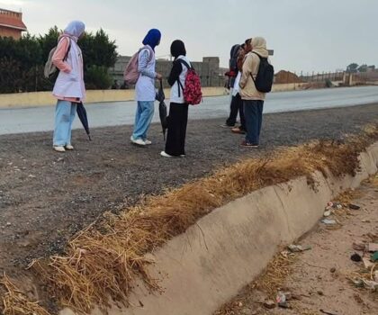 تلاميذ زيو حمداوة بإقليم سطات.. النقل المدرسي يتحول إلى قضية رأي عام