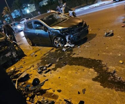 حادثة خطيرة قرب مرجان إنزكان.. دراجة نارية بين سيارتين وإصابة بليغة