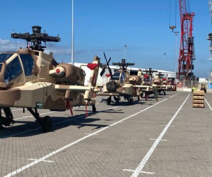الدفعة الثالثة من مروحيات أباتشي المغربية تبدأ رحلة العبور من أمريكا